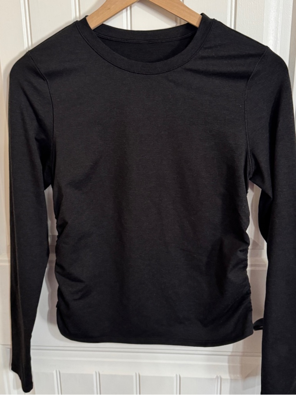 Vuori Long Sleeve Ruched Halo Top Workout Tee Athleisure Size XL
